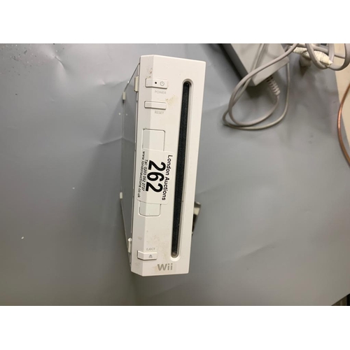 262 - Nintendo Wii Games Console