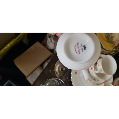 91 - 19 Piece Royal Vale China Tea Set