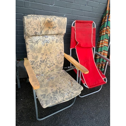 409 - Assorted Vintage Sun Loungers and 2 Sets of Windbreakers