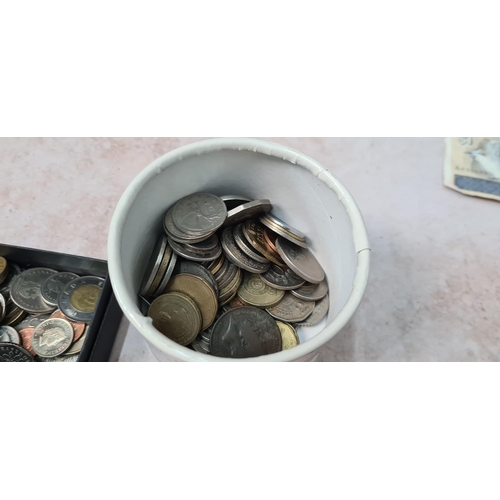 323 - A Large Lot of Mixed Coins and Banknotes Weight: 3.3kg