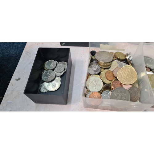 323 - A Large Lot of Mixed Coins and Banknotes Weight: 3.3kg