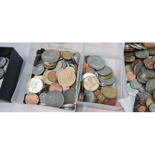 323 - A Large Lot of Mixed Coins and Banknotes Weight: 3.3kg