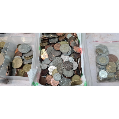 323 - A Large Lot of Mixed Coins and Banknotes Weight: 3.3kg