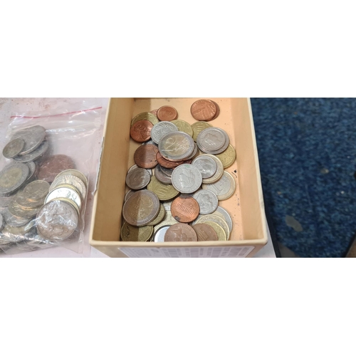 323 - A Large Lot of Mixed Coins and Banknotes Weight: 3.3kg