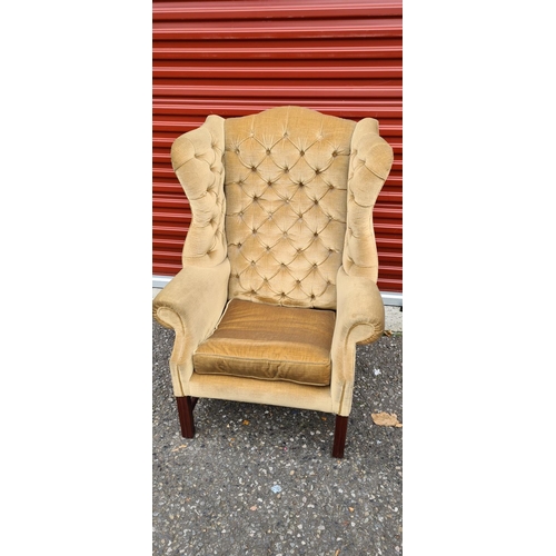 578 - Vintage Queen Anne Style Buttonback Chesterfield Armchair