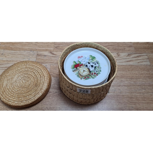 228 - L' Hirondelle Braided straw box Suite of 6 cheese plates