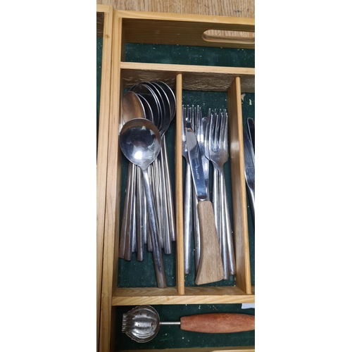 58 - Large Set of Vintage Viner's Cutlery