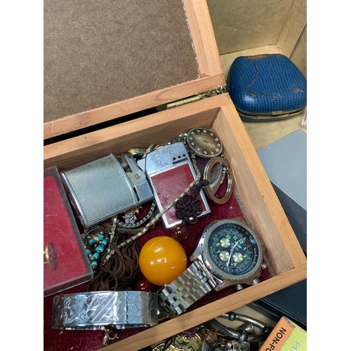 343 - Box of Vintage Jewellery etc