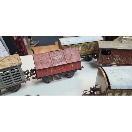 160 - Good Lot of Hornby O Gauge Trains incl. Locomotive and boxes