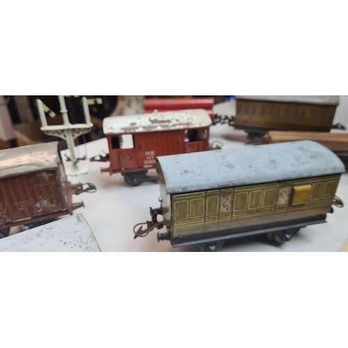 160 - Good Lot of Hornby O Gauge Trains incl. Locomotive and boxes