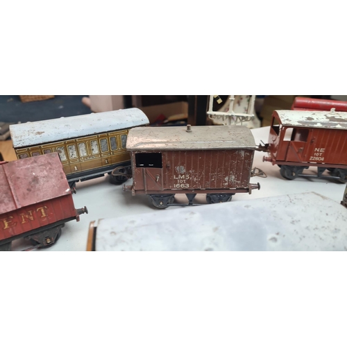 160 - Good Lot of Hornby O Gauge Trains incl. Locomotive and boxes