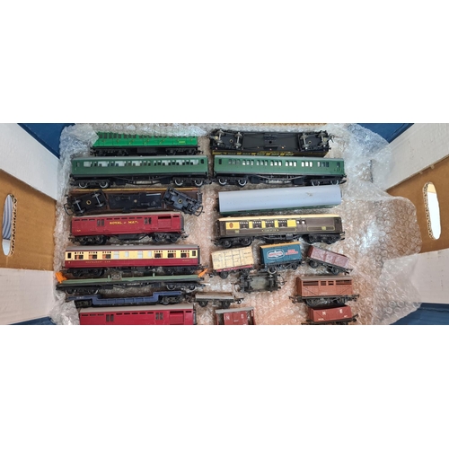 162 - Quantity of OO Gauge Trains including Hornby Dublo and Triang