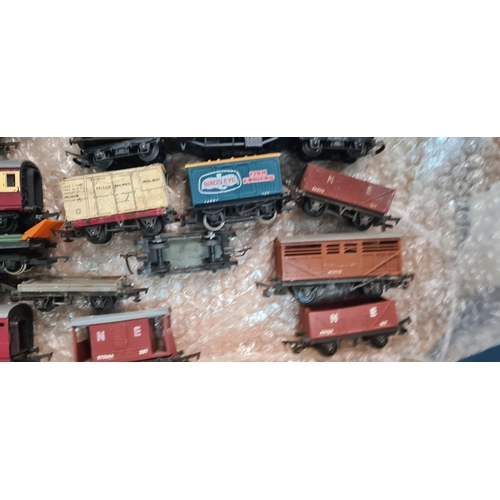 162 - Quantity of OO Gauge Trains including Hornby Dublo and Triang