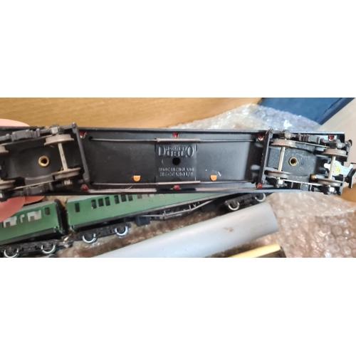 162 - Quantity of OO Gauge Trains including Hornby Dublo and Triang