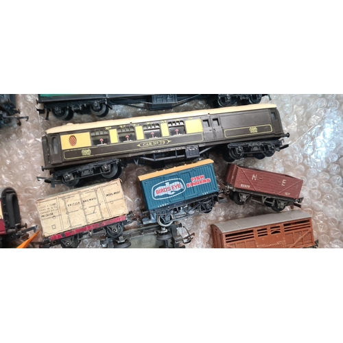 162 - Quantity of OO Gauge Trains including Hornby Dublo and Triang