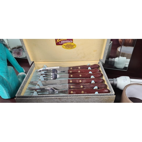 180 - Vintage Boxed Richards Cutlery Set