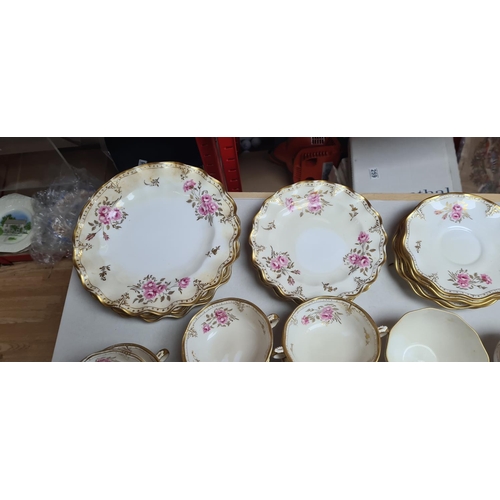 303 - Royal Crown Derby Pinxton Rose 44 piece Dinner Set