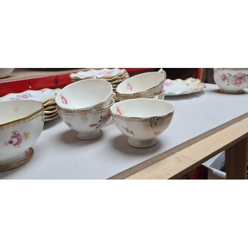 303 - Royal Crown Derby Pinxton Rose 44 piece Dinner Set