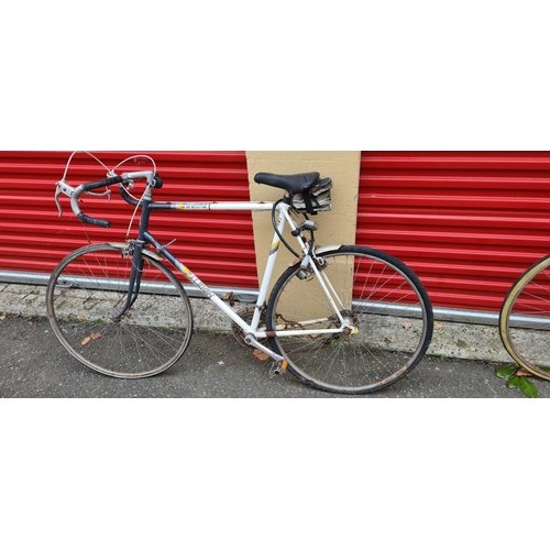 631 - Vintage 1980s Raleigh Bicycle