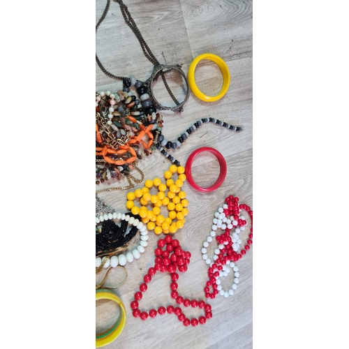 647 - Joblot of Vintage Jewellery etc