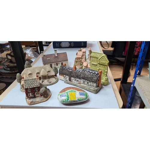 281 - Large Lot of Cottages incl. David Winter, Lilliput Lane etc