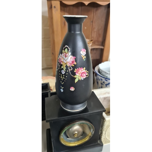 1003 - 1930s Crown Devon Vase