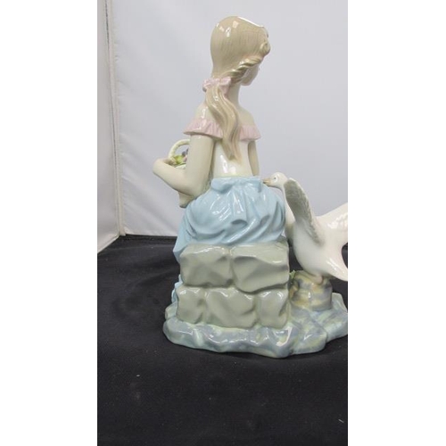 122 - Vintage Mediflor Spanish Figurine