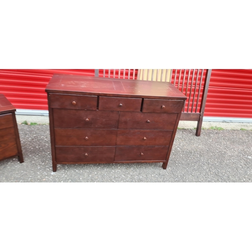 72 - Good Quality Contemporary Mahogany bedroom suite including chest of drawers, bedside cabinets, doubl... 