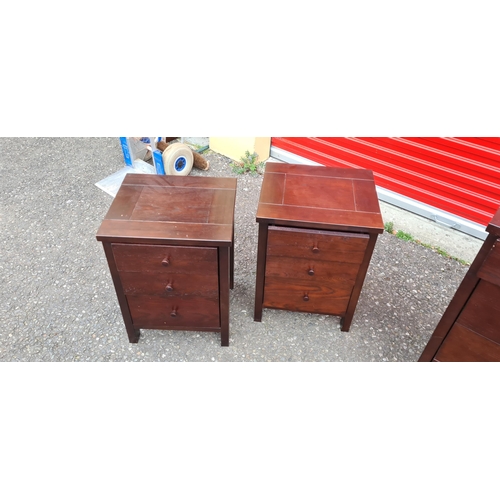 72 - Good Quality Contemporary Mahogany bedroom suite including chest of drawers, bedside cabinets, doubl... 