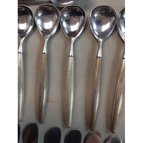 169a - Canteen of Contempra House Sterling Silver Handled Cutlery