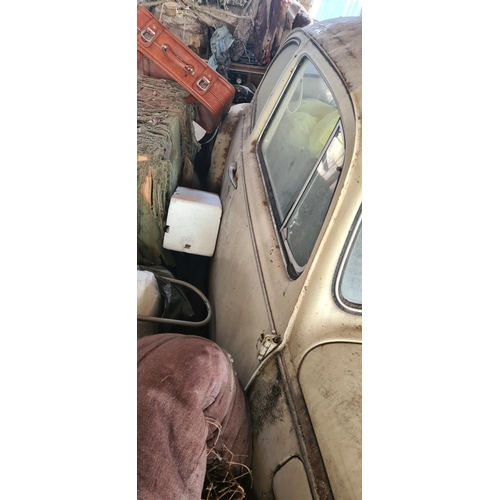 1a - Classic VW Beetle 1500 Barn Find Car. Left Hand Drive. 1 Key, Logbook Present.  (non-runner)