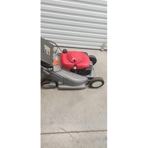 865 - Honda HRB 475 Lawn Mower in Perfect Working Order, Regularly Serviced