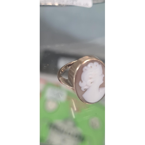 117 - 9ct Gold Cameo Ring Size-K  Weight-3.8g