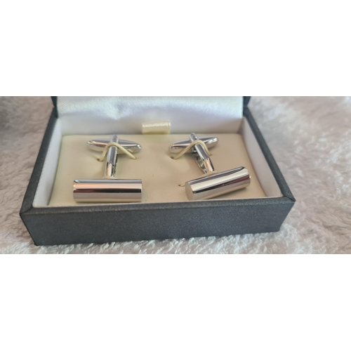 40 - 2 Sets of New and Boxed Gents Cufflinks