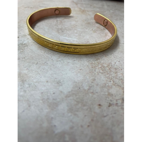 175 - Vintage Boxed Bangle