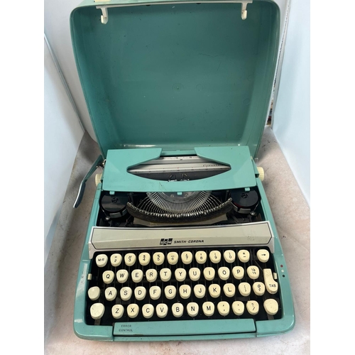 373 - Vintage Smith Corona Corsair Dulux Typewriter