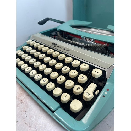 373 - Vintage Smith Corona Corsair Dulux Typewriter