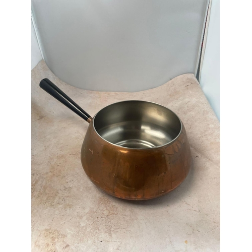 430 - 3 Copper Items including Kettle and Saucepan