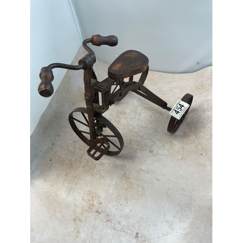 454 - Vintage Style Iron Tricycle Model