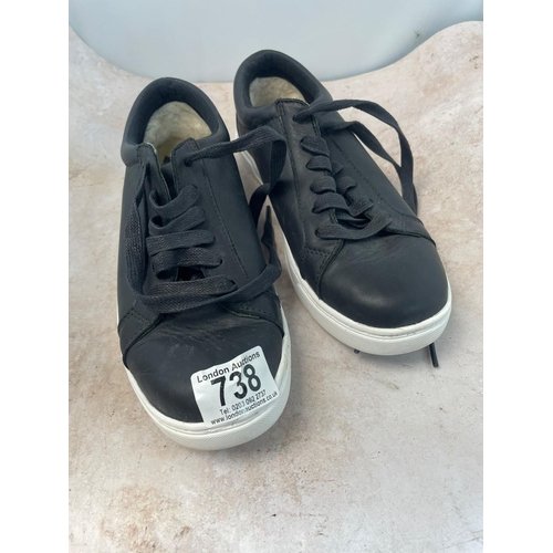 738 - Pair of Genuine Size 6 Ugg Trainers