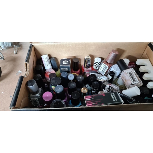 470 - Good Lot of Cosmetics