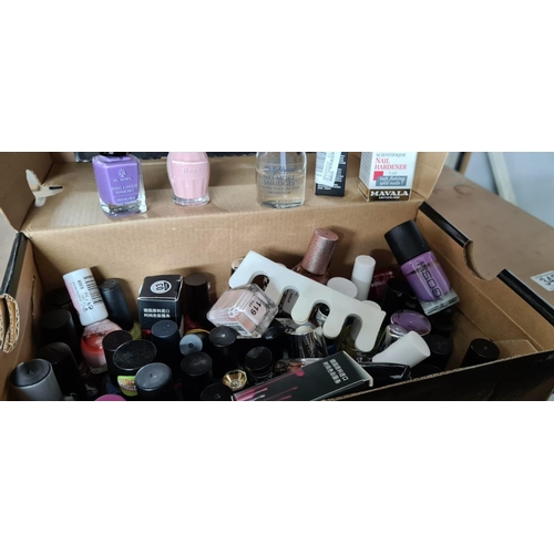 470 - Good Lot of Cosmetics