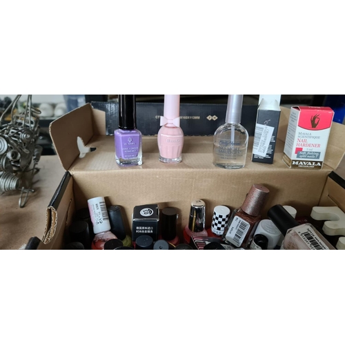 470 - Good Lot of Cosmetics