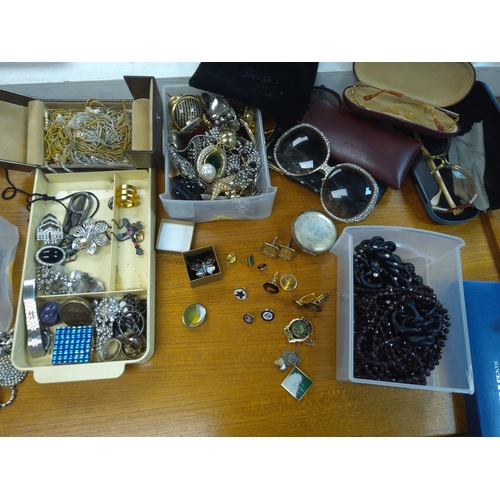 321 - Huge Lot of Assorted Jewellery etc