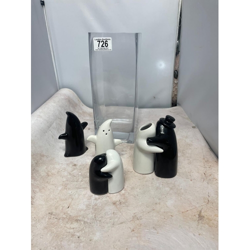 771 - Lot of Novelty Salt and Pepper Shakers