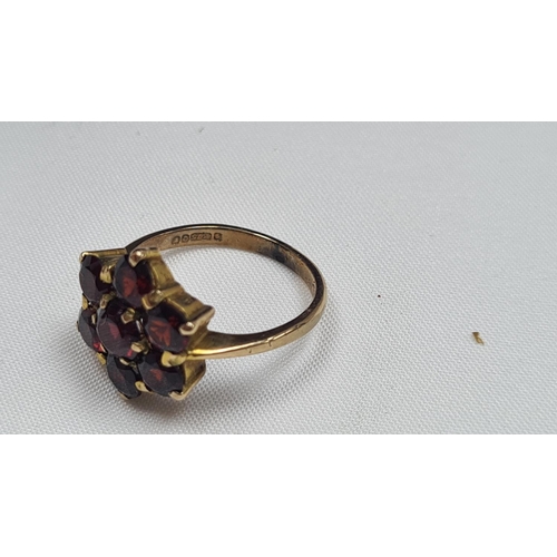 28 - Antique 9ct Gold Garnett Cluster Ring in a Box 3.7g