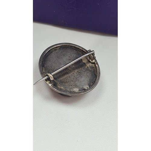 68 - Silver Agate Brooch