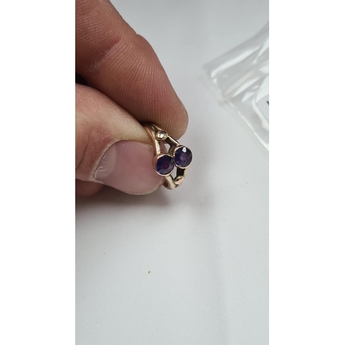 75 - 9ct Gold Sapphire Ring 3.1g Size L