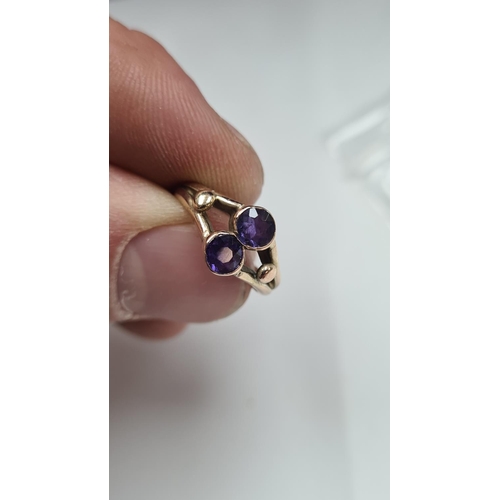 75 - 9ct Gold Sapphire Ring 3.1g Size L