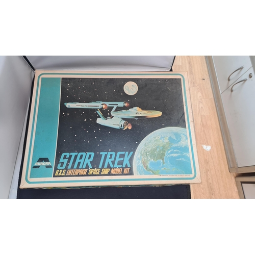 113d - Aurora Star Trek U.S.S Enterprise Model kit